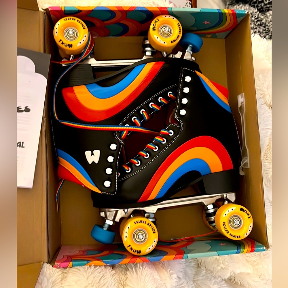 Moxi retro roller skates, women, size 9 NIB rainbow black